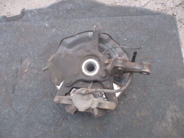 2013 GENUINE TOYOTA AVENSIS 2.0 TDI FRONT LEFT PASSENGER SIDE HUB - Image 3