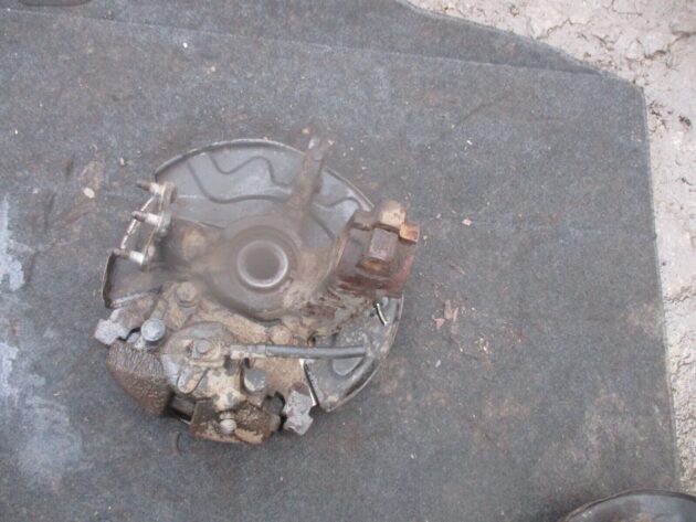 2017 GENUINE SKODA FABIA 1.2 TDI FRONT LEFT PASSENGER SIDE HUB - Image 3