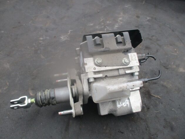 2018 GENUINE HYUNDAI IONIQ HYBRID BRAKE MASTER CYLINDER 58500G2500 - Image 2