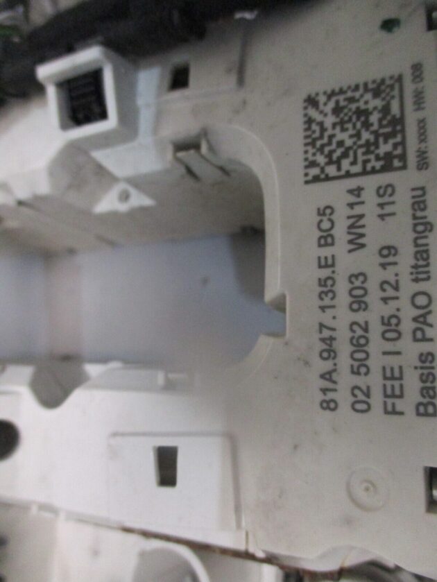2019 GENUINE AUDI Q2 FRONT INTERIOR ROOF READING LIGHT LAMP 81A947135E - Image 3