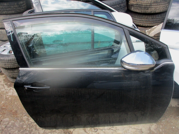 2017 GENUINE PEUGEOT 208 FRONT RIGHT DRIVER SIDE BARE SHELL DOOR OSF
