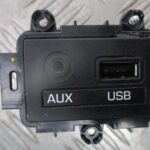 2016 GENUINE HYUNDAI I10 CENTRE CONSOLE USB AUX PORT