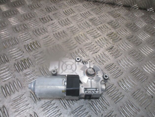 2016 GENUINE VW GOLF MK7 ELECTRIC SUNROOF CONTROL MOTOR 8V3959591A - Image 2