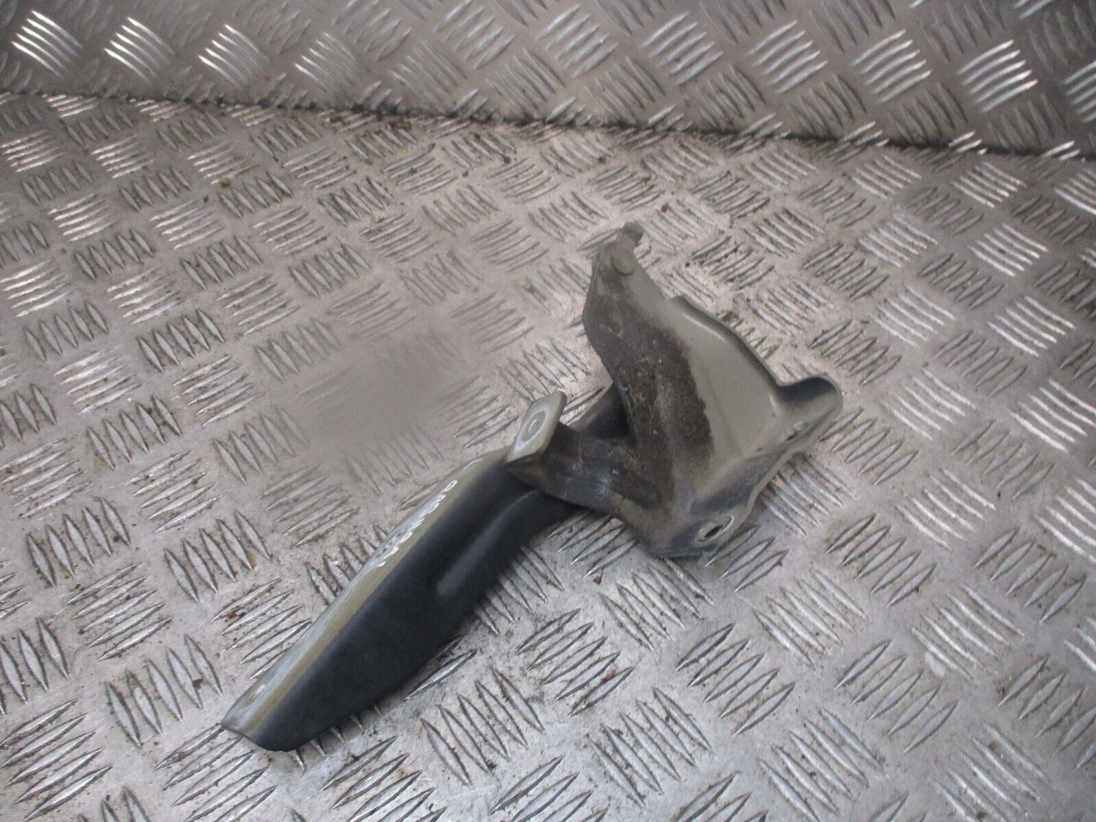 2015 NISSAN QASHQAI FRONT LEFT PASSENGER SIDE BONNET HINGE NSF