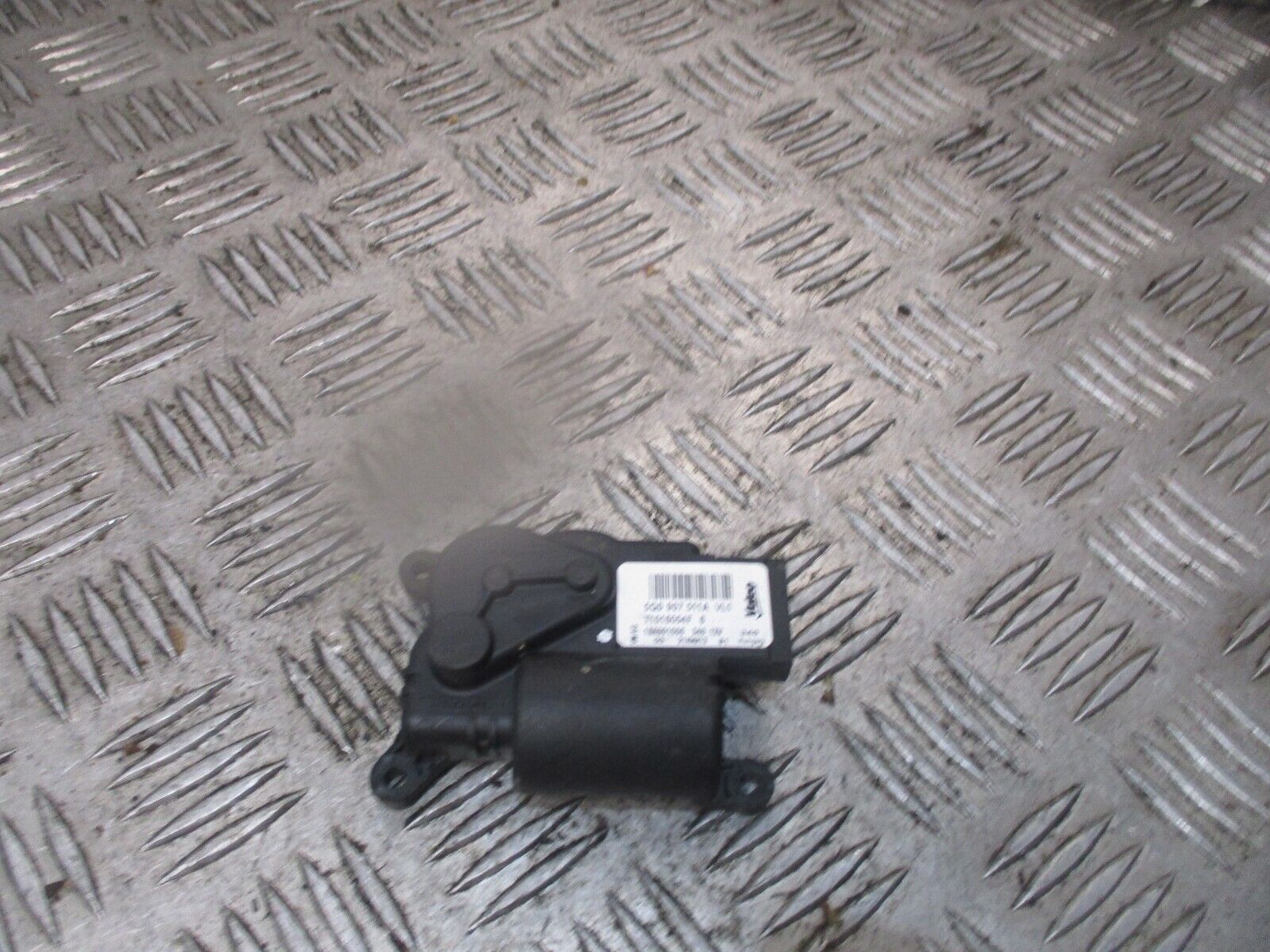 2015 GENUINE VW GOLF MK7 HEATER FLAP ACTUATOR MOTOR 5Q0907511A - Image 2