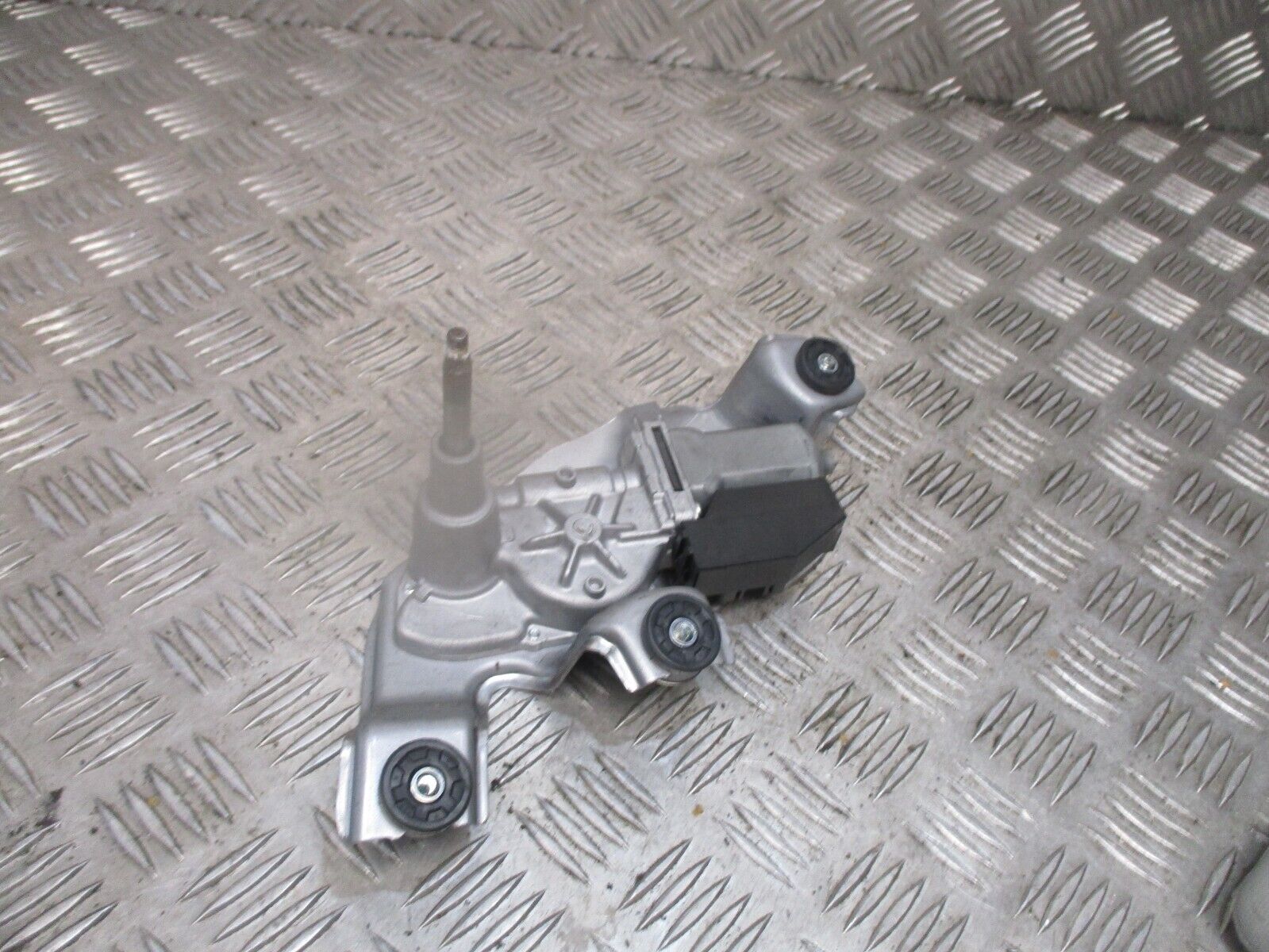 2014 TOYOTA AURIS ESTATE REAR WINDSCREEN WIPER MOTOR 85130-02050 - Image 2