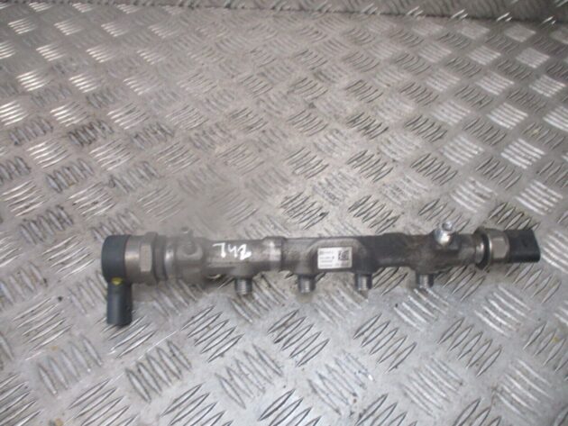 2016 GENUINE AUDI A3 8V FUEL INJECTOR RAIL & SENSOR 04L089B - Image 3