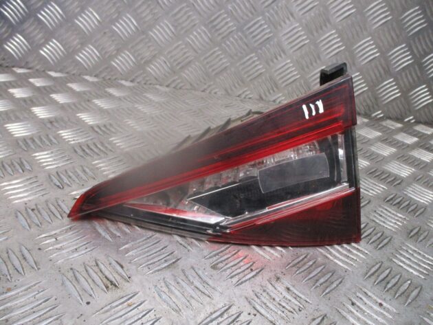 2018 GENUINE SKODA SUPERB REAR RIGHT DRIVER SIDE INNER TAILLIGHT LAMP OSR - Image 2