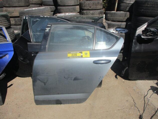 2016 SKODA OCTAVIA HATCHBACK REAR LEFT PASSENGER SIDE BARE SHELL DOOR NSR OEM - Image 2
