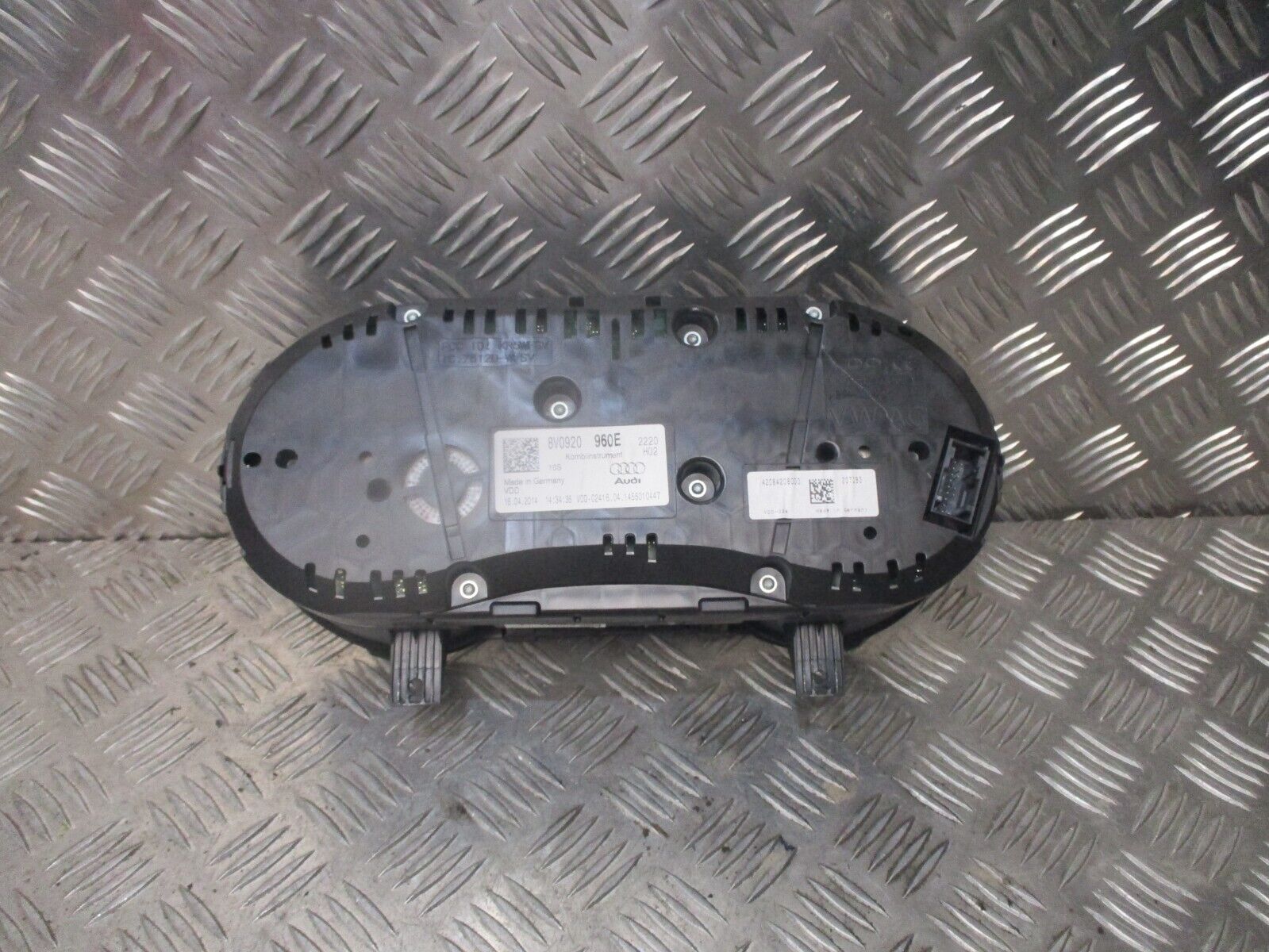 2015 GENUINEAUDI A3 8V SPEEDOMETER INSTRUMENT CLUSTER CLOCK 8V0920960E - Image 4