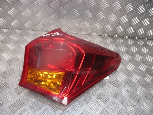 2014 GENUINE TOYOTA AURIS ESTATE REAR RIGHT DRIVER SIDE TAILLIGHT LAMP OSR