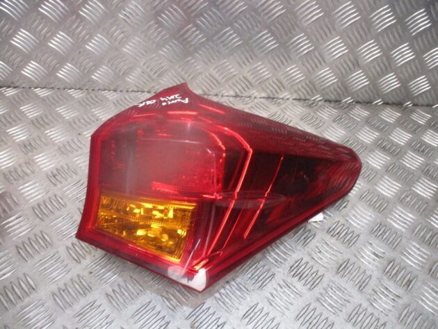 2014 GENUINE TOYOTA AURIS ESTATE REAR RIGHT DRIVER SIDE TAILLIGHT LAMP OSR - Image 2