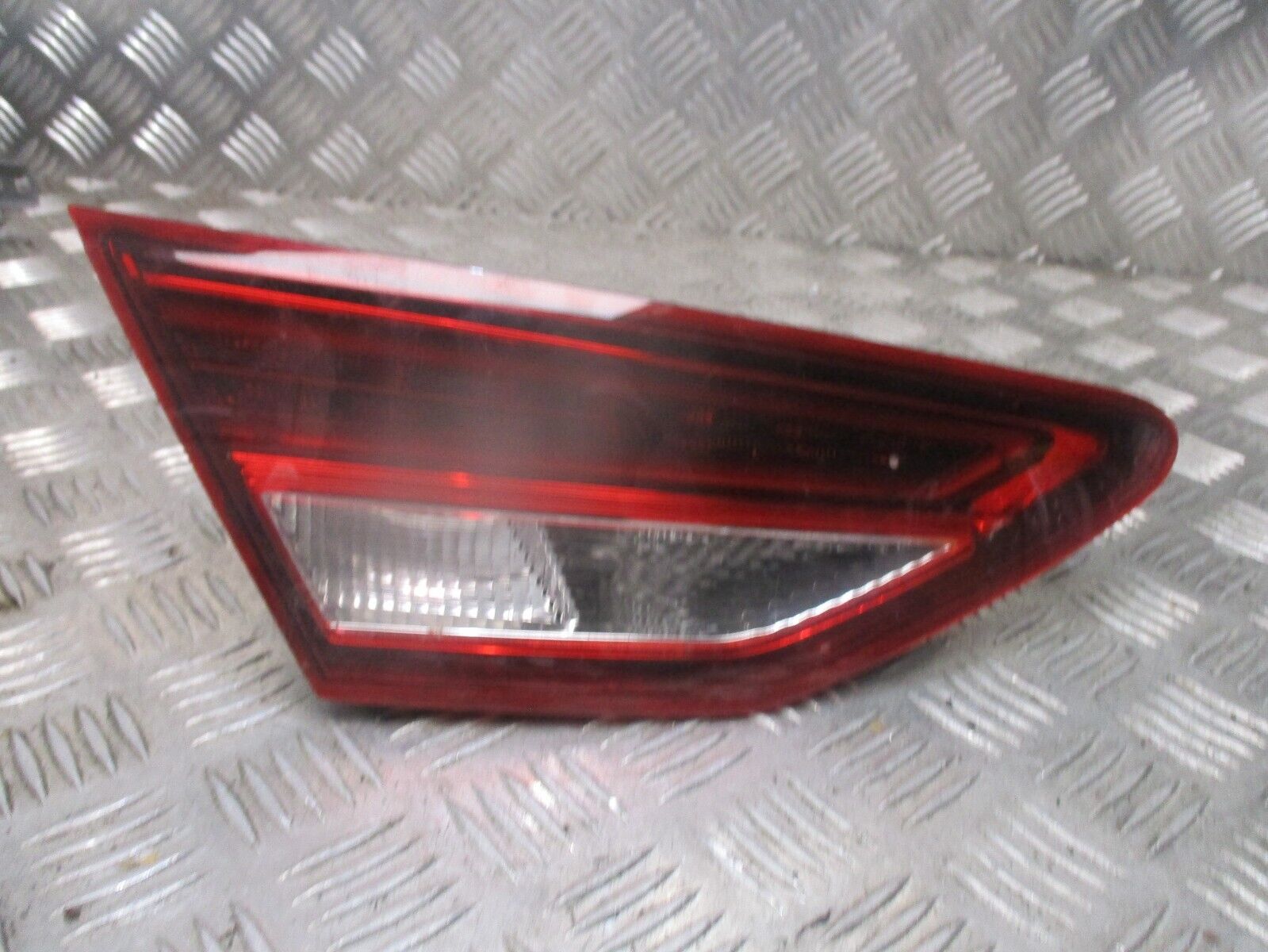 2015 SEAT LEON HATCHBAK REAR LEFT PASSENGER SIDE INNER TAILLIGHT LAMP 5F0945307H