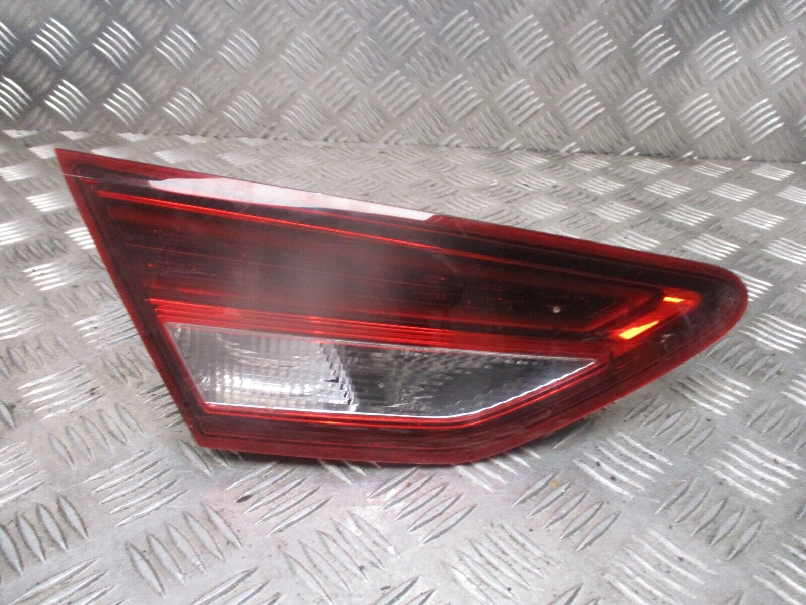 2015 SEAT LEON HATCHBAK REAR LEFT PASSENGER SIDE INNER TAILLIGHT LAMP 5F0945307H - Image 3