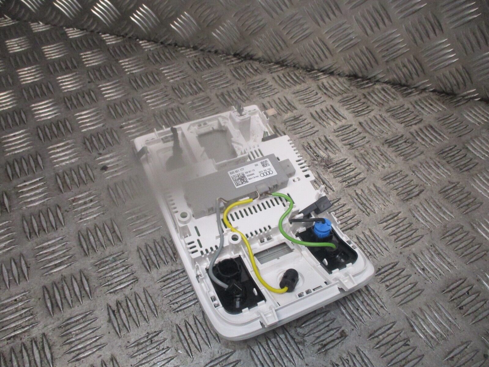 2014 GENUINE AUDI A3 8V FRONT INTERIOR ROOF READING LIGHT LAMP 8V0951177 - Image 3