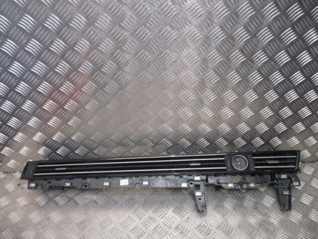 2016 GENUINE VW PASSAT B8 DASHBOARD AIR VENT CENTRE 3G2857083 - Image 2