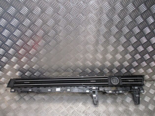 2016 GENUINE VW PASSAT B8 DASHBOARD AIR VENT CENTRE 3G2857083 - Image 3