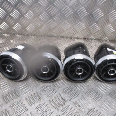 2014 GENUINE AUDI A3 8V FRONT CENTRE DASHBOARD HEATER 4 X AIRVENTS 8V0820901A