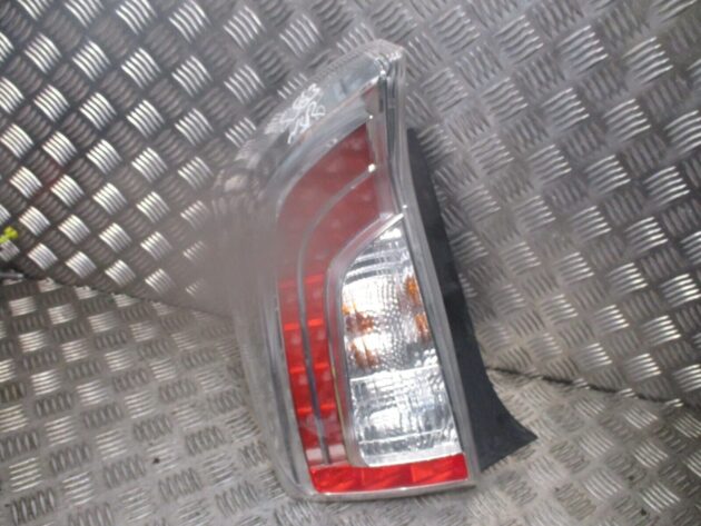 2012 GENUINE TOYOTA PRIUS REAR LEFT PASSENGER SIDE BODY LIGHT LAMP NSR - Image 2