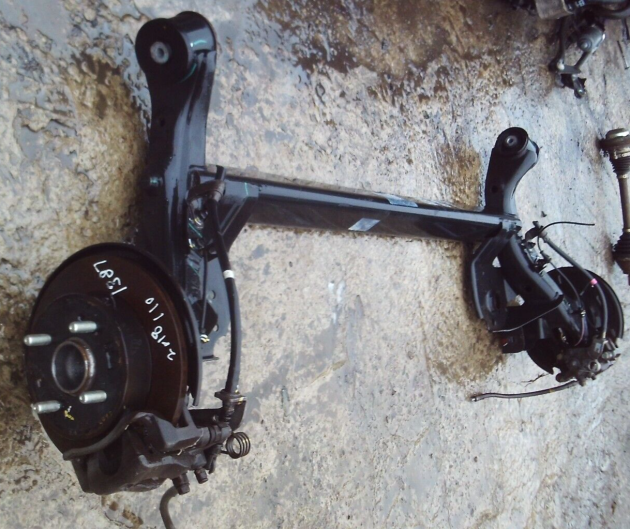 2018 GENUINE HYUNDAI I10 1.0 PETROL REAR AXLE COMPLETE - Image 2