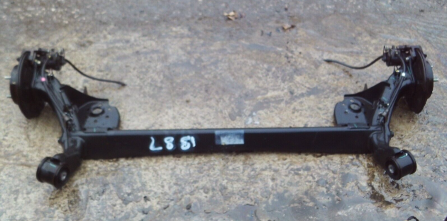 2018 GENUINE HYUNDAI I10 1.0 PETROL REAR AXLE COMPLETE - Image 3