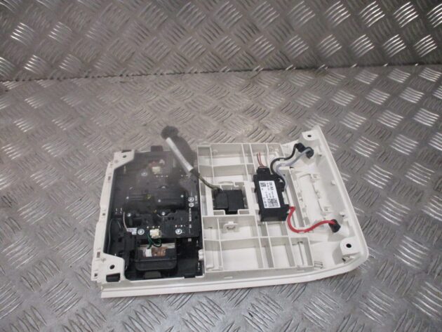 2017 GENUINE VW PASSAT B8 FRONT ROOF READING COURTESY LIGHT 5G0867489B - Image 3