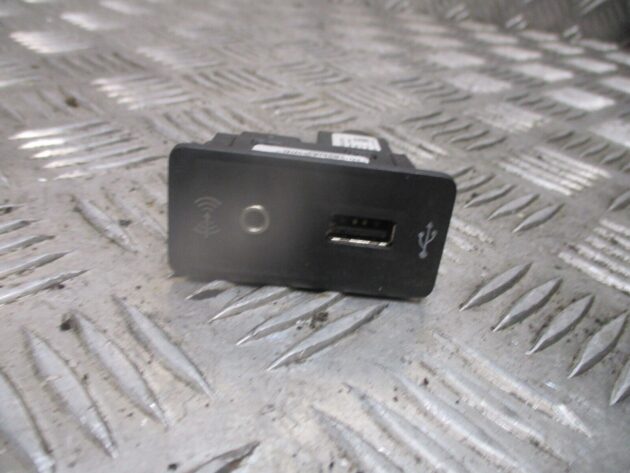 2016 GENUINE VW PASSAT B8 AUX/USB CONNECTORS 5G0035222H - Image 2