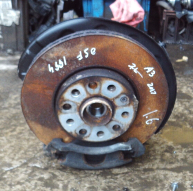 2017 GENUINE AUDI A3 8V 1.6 TDI FRONT RIGHT DRIVER SIDE HUB