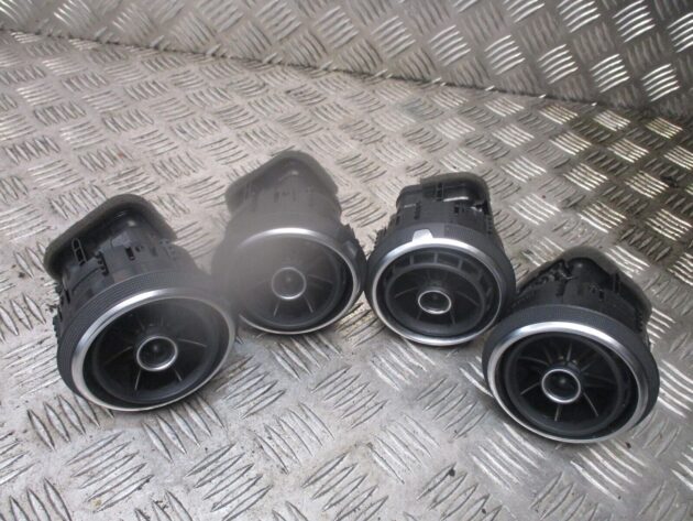 2015 GENUINE AUDI A3 8V SET X 4 FRONT CENTRE DASHBOARDS AIRVENTS 8V0820901A - Image 2
