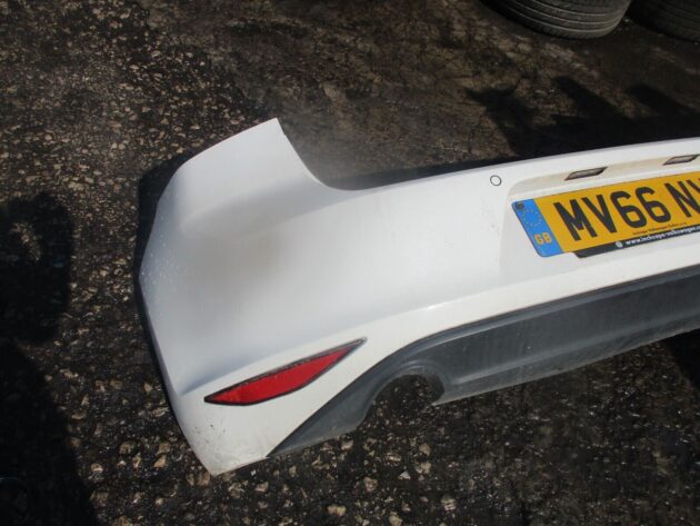 2016 GENUINE VW GOLF MK7 REAR COMPLETE BUMPER WITH SENSOR - Image 4