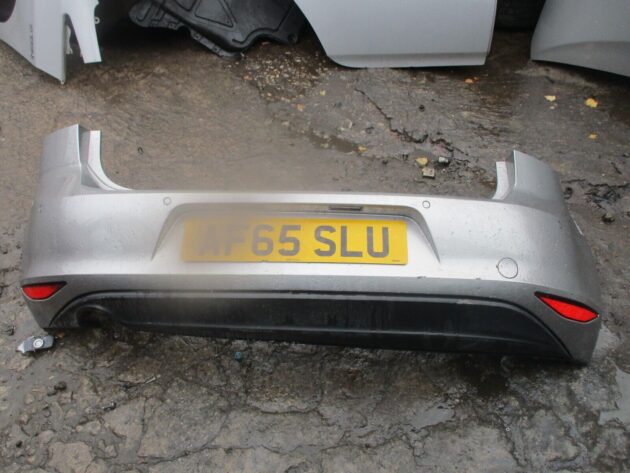2014 GENUINE VW GOLF MK7 REAR COMPLETE BUMPER WITH SENSOR - Image 2