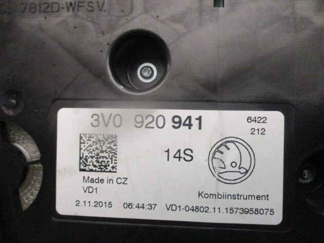 2015 GENUINE SKODA SUPERB SPEEDOMETER INSTRUMENT CLUSTER CLOCK 3V0920941 - Image 2