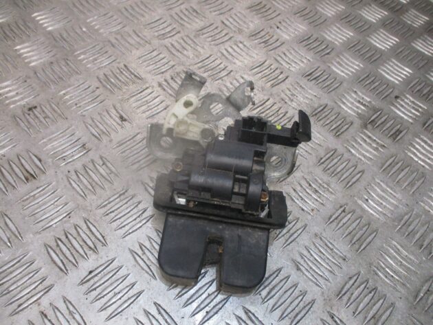 2014 GENUINE SKODA OCTAVIA REAR TAILGATE BOOT LOCK MECHANISM 5E0827505 - Image 3