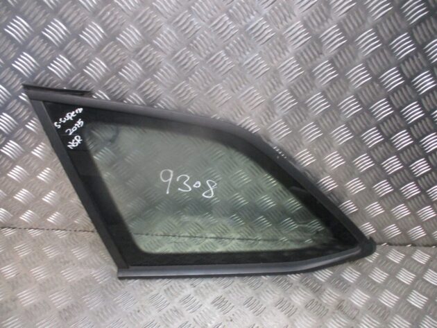 2014 GENUINE SKODA SUPERB REAR LEFT PASSENGER SIDE QUARTER GLASS 3V9845297 - Image 2