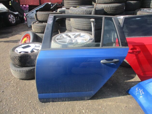 2014 GENUINE SKODA OCTAVIA ESTATE REAR LEFT PASSENGER SIDE BARE SHELL DOOR - Image 2