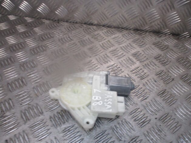 2016 GENUINE VW PASSAT B8 REAR LEFT PASSENGER SIDE DOOR WINDOW MOTOR 5Q4959812E