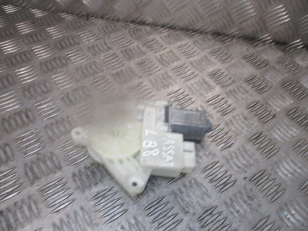2016 GENUINE VW PASSAT B8 REAR LEFT PASSENGER SIDE DOOR WINDOW MOTOR 5Q4959812E - Image 2