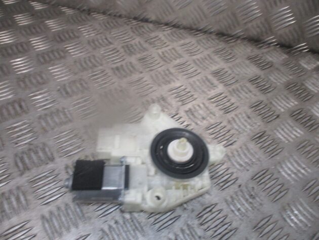 2016 GENUINE VW PASSAT B8 REAR RIGHT DRIVER SIDE DOOR WINDOW MOTOR 5Q4959811E