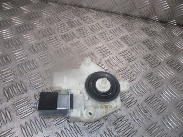 2016 GENUINE VW PASSAT B8 REAR RIGHT DRIVER SIDE DOOR WINDOW MOTOR 5Q4959811E - Image 2