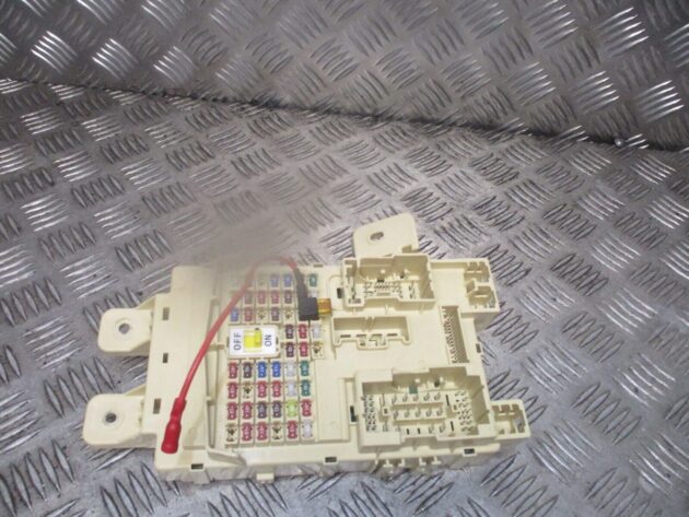 2018 GENUINE HYUNDAI IONIQ FUSE RELAY BOX MODULE UNIT 91950G2522 - Image 2