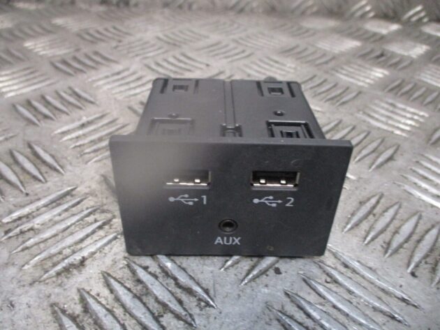 2019 GENUINE AUDI A3 8V AUX USB INPUT PORT INTERFACE 81A035736 - Image 2