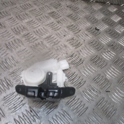 2015 GENUINE TOYOTA YARIS REAR TAILGATE BOOTLOCK MECHANISM