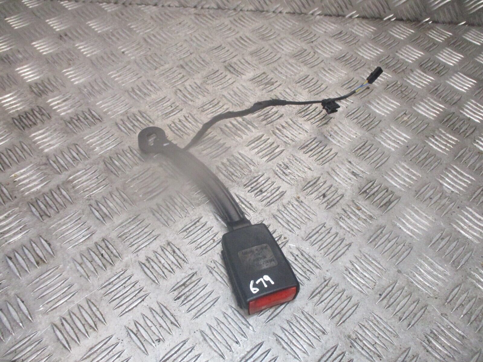 2016 AUDI A3 8V SALOON FRONT LEFT PASSENG SIDE SEAT BELT BUCKLE STALK 8V0857755G