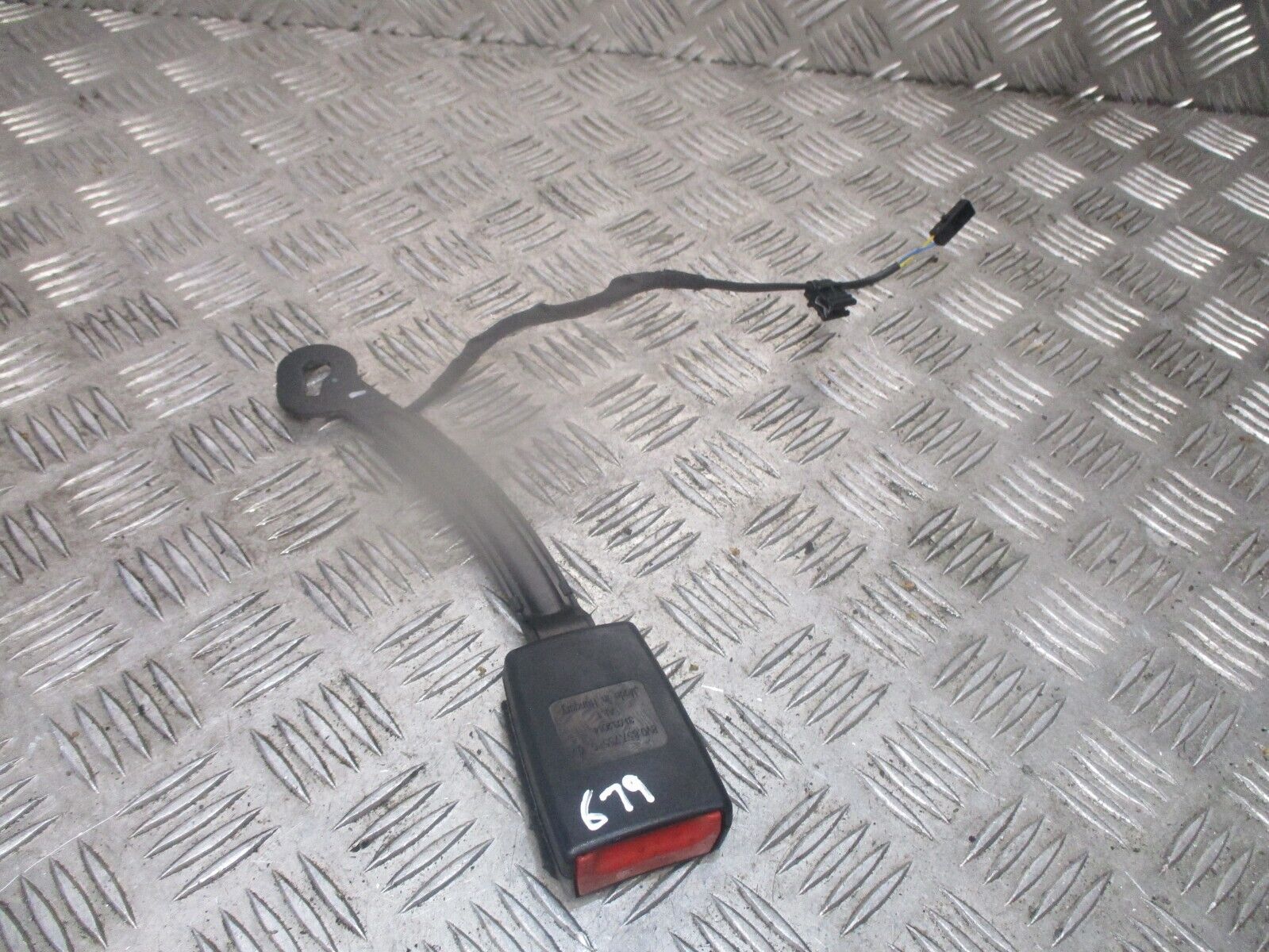 2016 AUDI A3 8V SALOON FRONT LEFT PASSENG SIDE SEAT BELT BUCKLE STALK 8V0857755G - Image 2