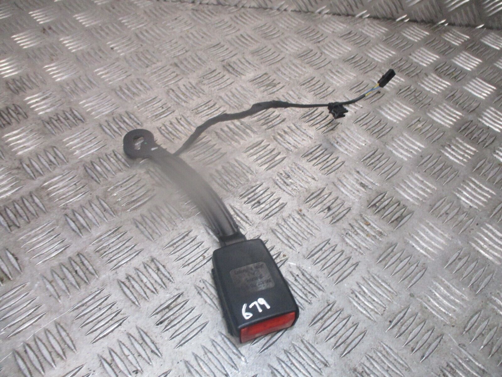 2016 AUDI A3 8V SALOON FRONT LEFT PASSENG SIDE SEAT BELT BUCKLE STALK 8V0857755G - Image 3