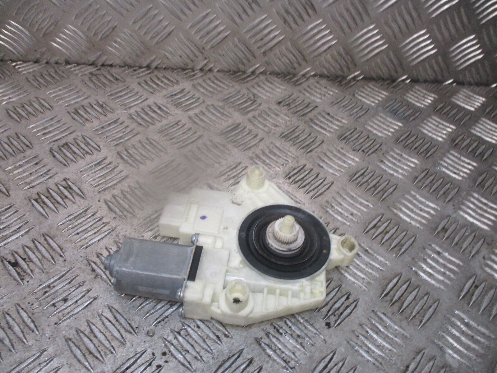 2015 VW GOLF MK7 REAR LEFT PASSENGER SIDE DOOR WINDOW MOTOR 5Q4959811A