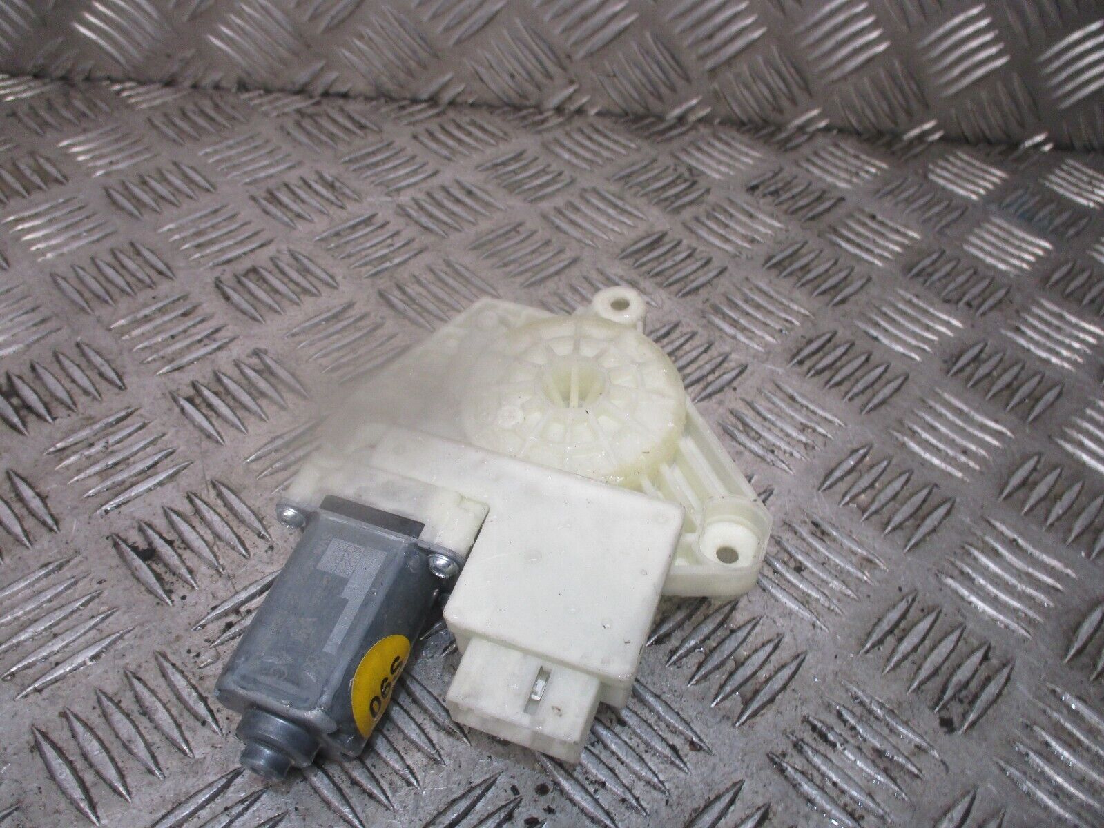 2015 VW GOLF MK7 REAR LEFT PASSENGER SIDE DOOR WINDOW MOTOR 5Q4959811A - Image 2