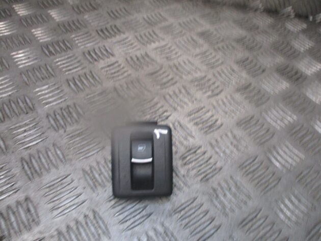 2012 GENUINE VW SCIROCCO FRONT LEFT PASSENGER SIDE DOOR WINDOW SWITCH - Image 2