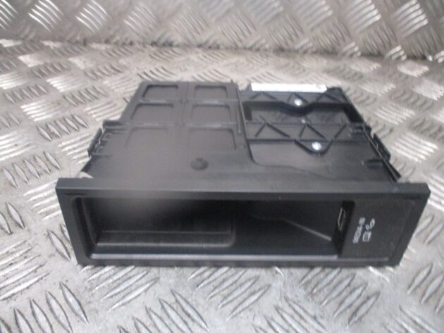 2012 GENUINE VW SCIROCCO USB AUX PORT SOCKET INTERFACE 1Q0035348B - Image 2