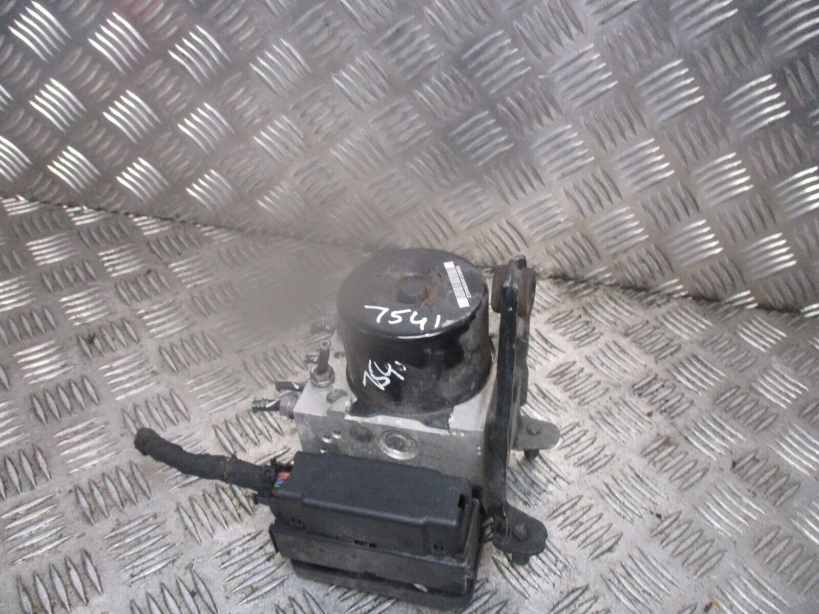 2014 VW SCIROCCO 2.0TDI ABS PUMP CONTROL MODULE UNIT 1K0614517ED 1K0907379BM - Image 2